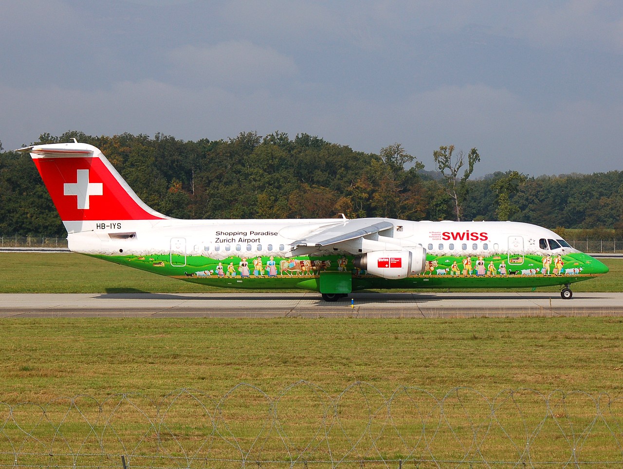 HB-IYS - RJ100 - Swiss - GVA - 02-10-2007b