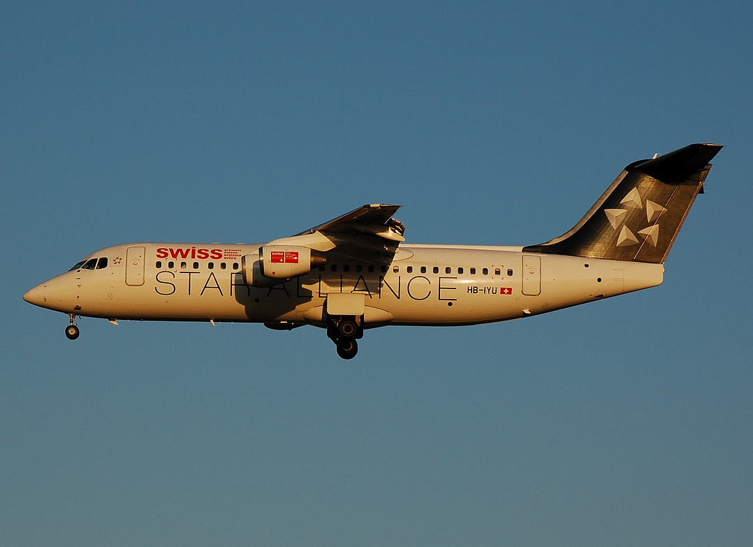HB-IYU - RJ100 - Swiss - BRU - 20-04-2007
