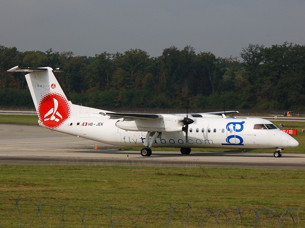 HB-JEK - DHC-8-315 - Fly Baboo - GVA - 02-10-2007b