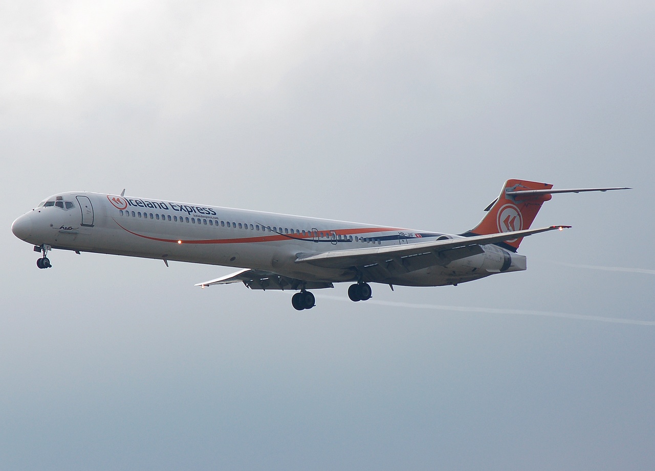 HB-JIF - MD-90-30 - Iceland Express - STN - 04-03-2007