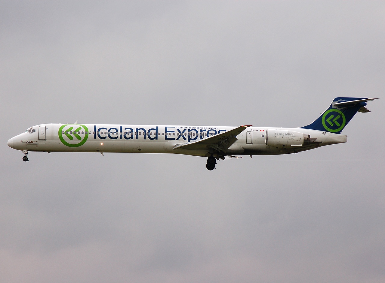 HB-JIF - MD-90-30 - Iceland Express - STN - 01-10-2007