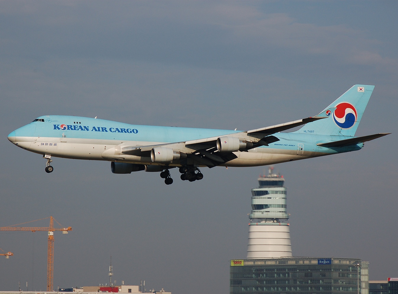 HL7497 - 747-4B5F - Korean Air Lines - VIE - 09-08-2007