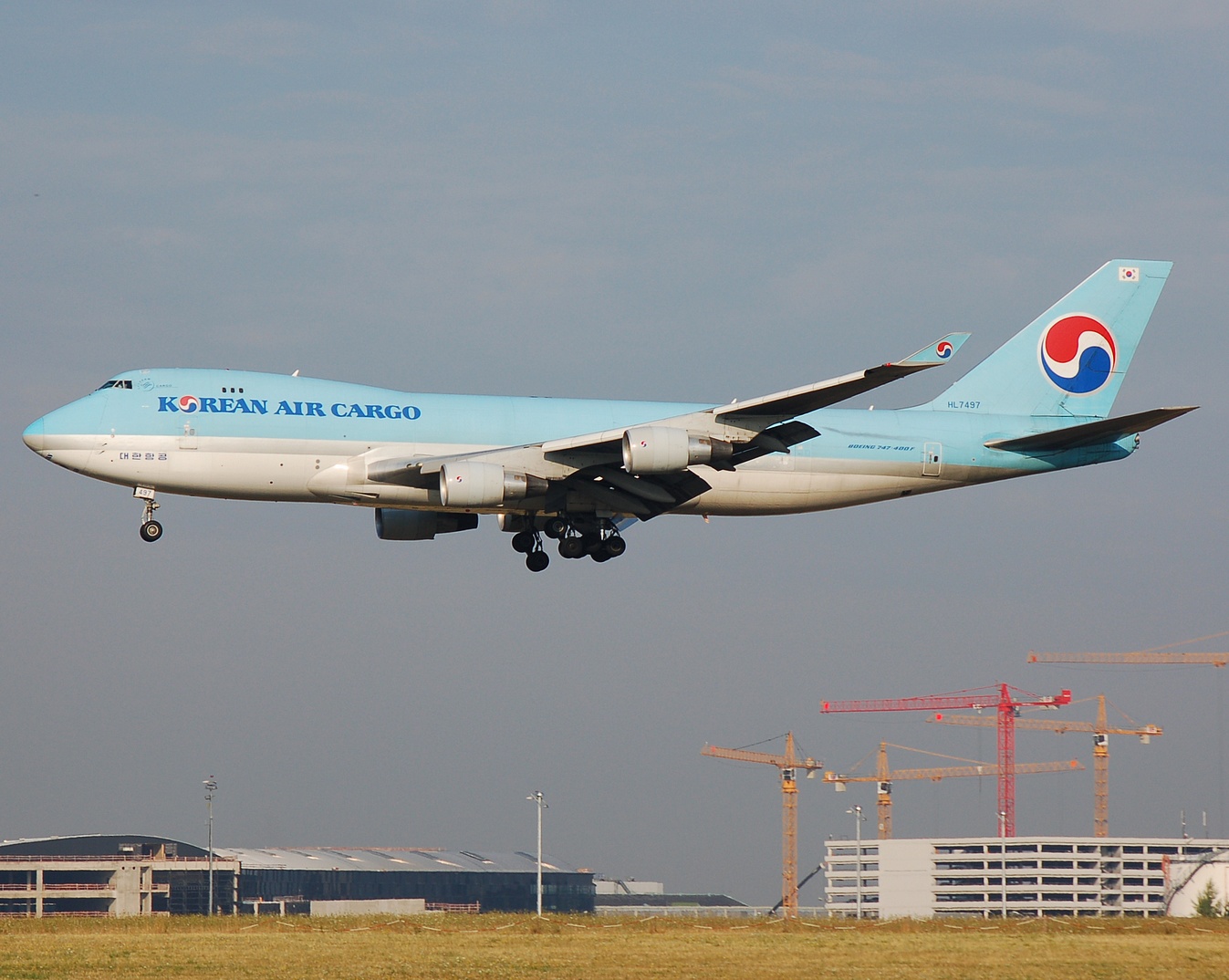 HL7497 - 747-4B5F - Korean Air Lines - VIE - 09-08-2007b