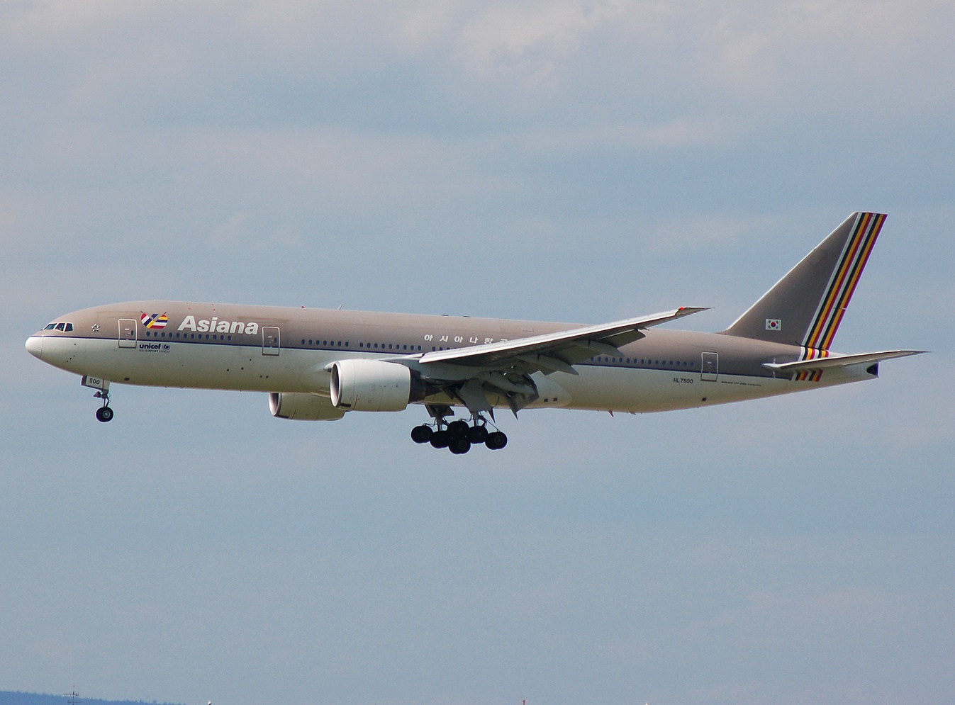 HL7500 - 777-28E(ER) - Asiana Airlines - FRA - 08-07-2007