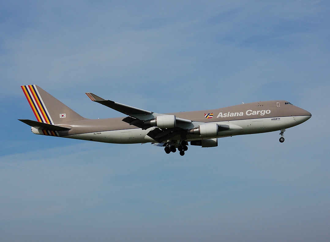 HL7604 - 747-48EF - Asiana Airlines - AMS - 21-04-2007