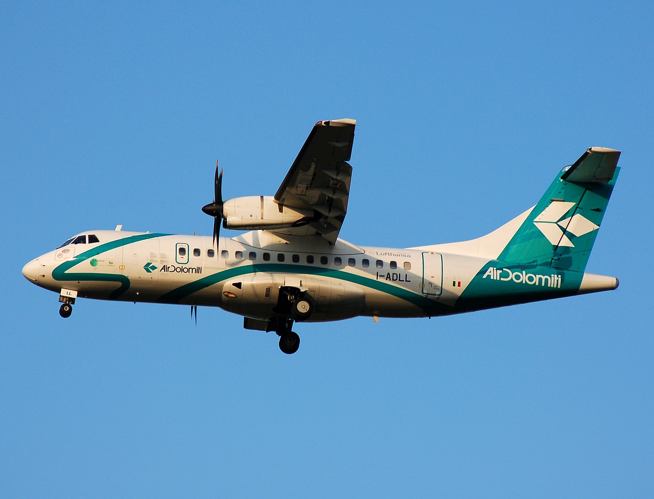 I-ADLL - ATR 42-500 - Air Dolomiti - VIE - 10-08-2007
