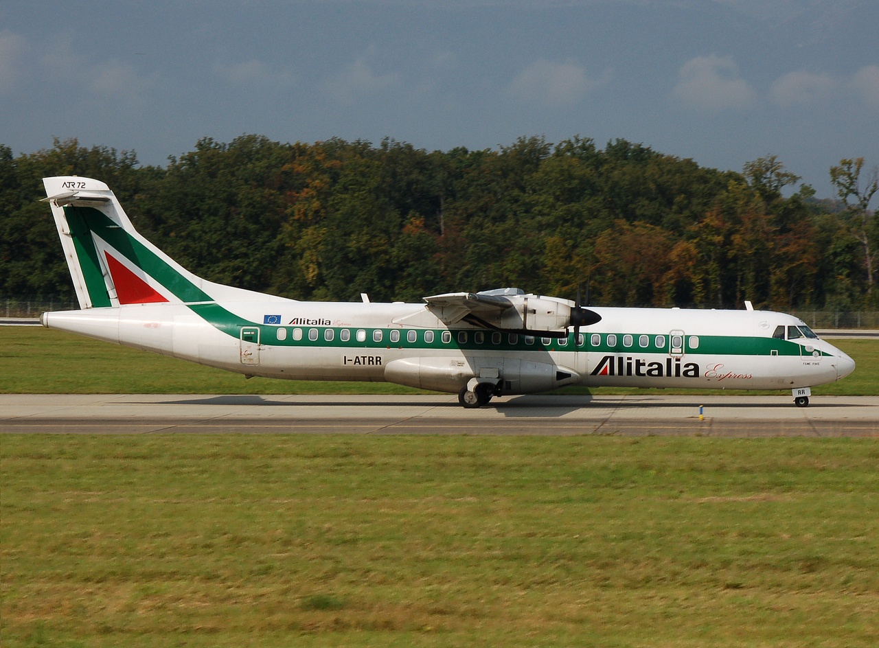 I-ATRR - ATR 72-212 - Alitalia Express - GVA - 02-10-2007b