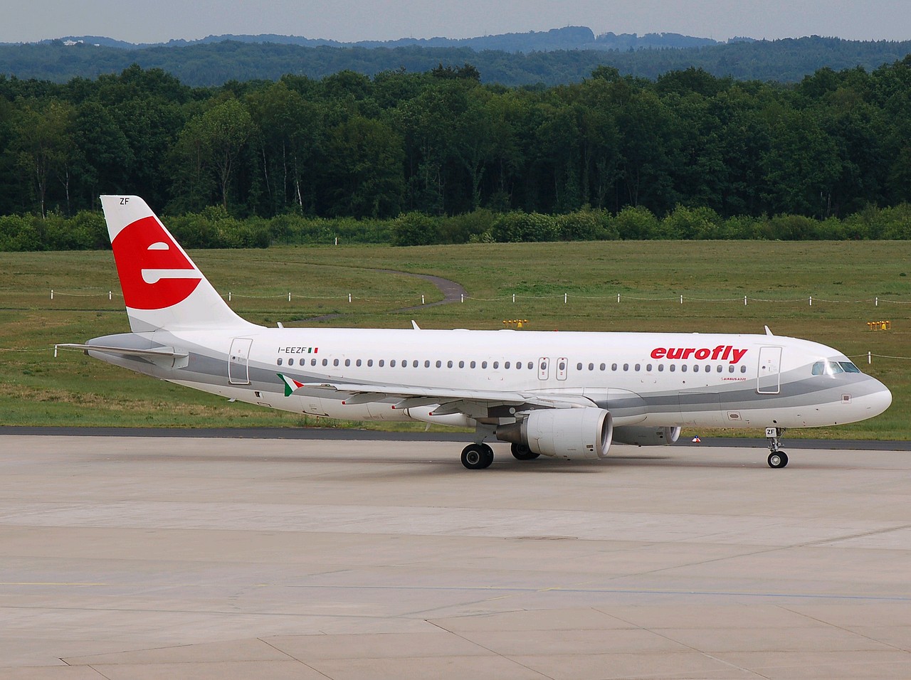 I-EEZF - A320-214 - Eurofly - CGN - 18-05-2007