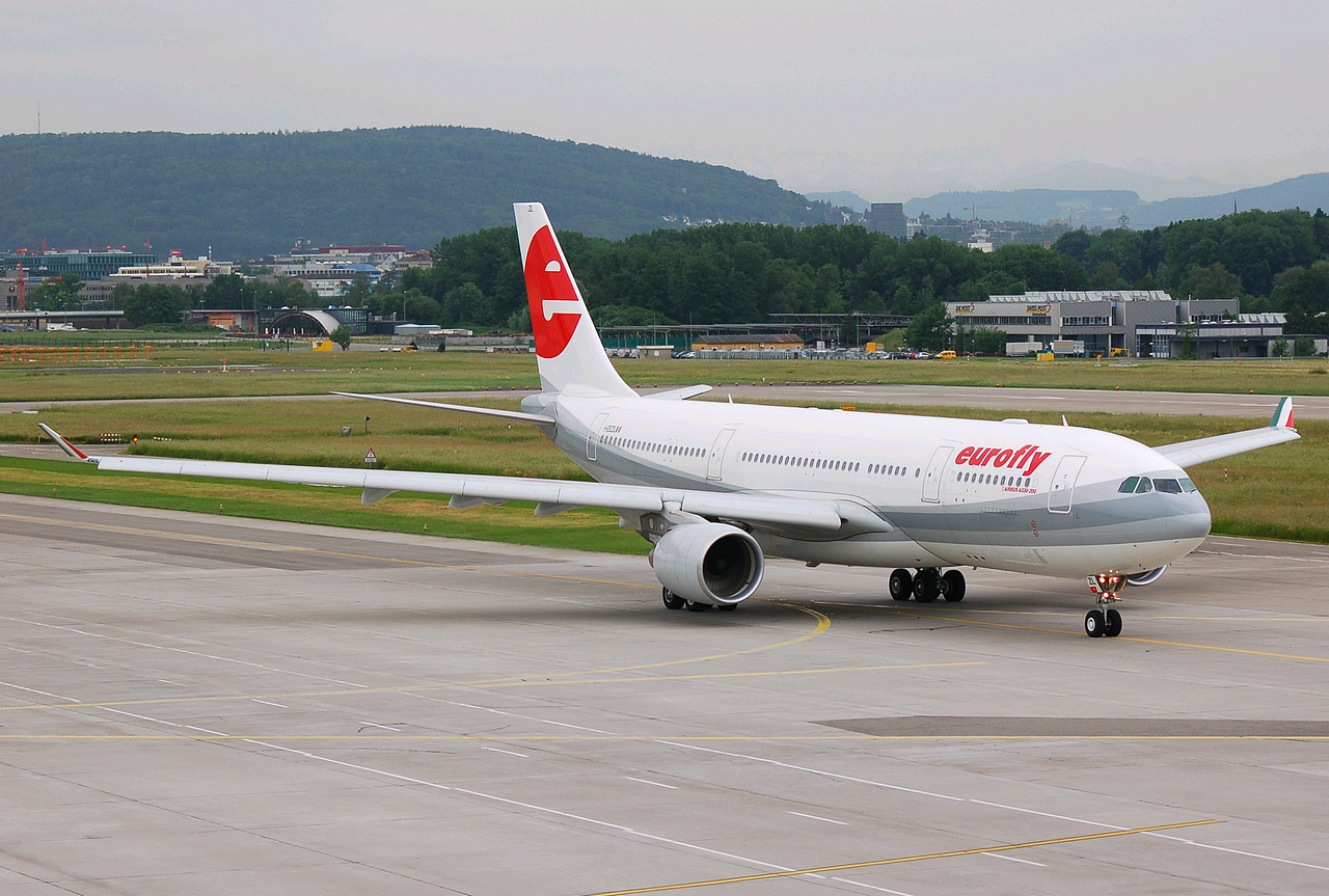 I-EEZL - A330-223 - Eurofly - ZRH - 25-05-2007