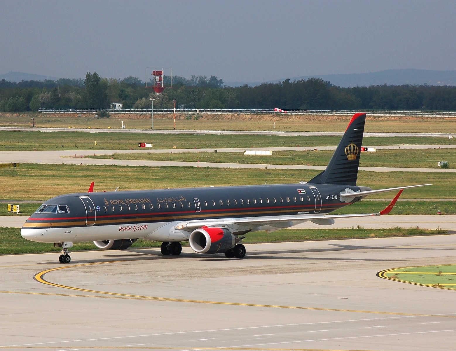 JY-EME - ERJ-195AR (ERJ-190-200 IGW) - Royal Jordanian - BUD - 28-08-2007