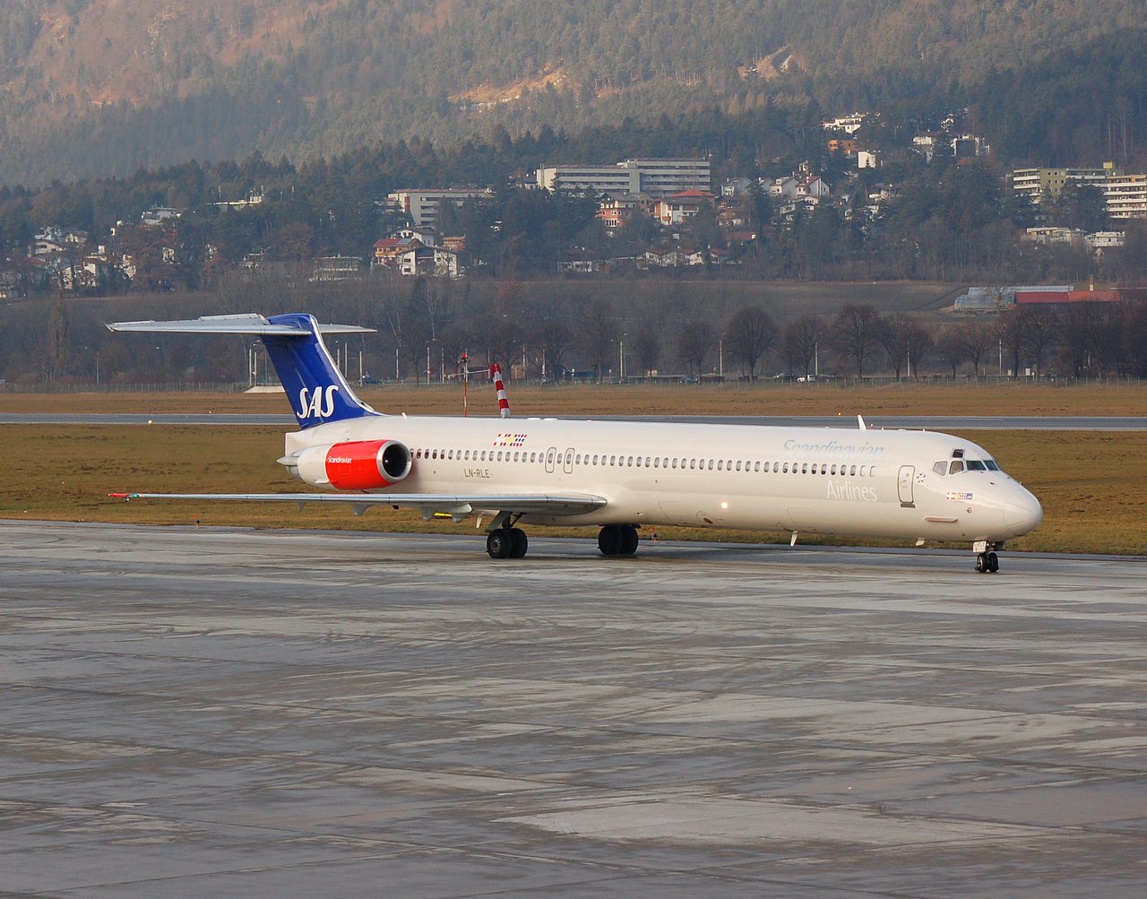 LN-RLE - MD-81 - SAS Scandinavian Airlines - INN - 06-01-2007a