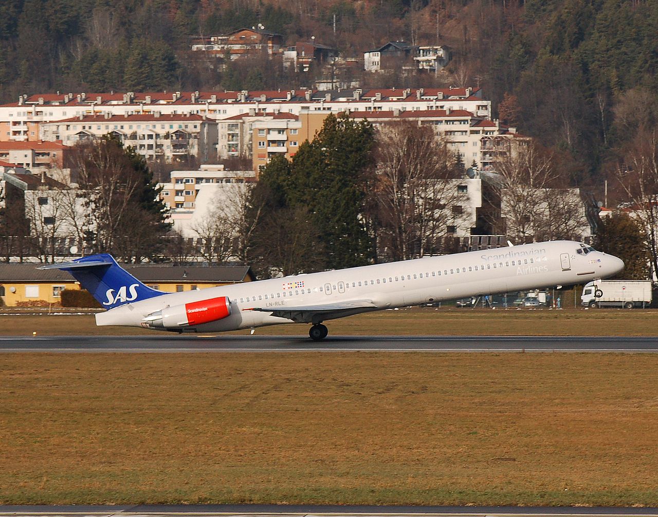 LN-RLE - MD-81 - SAS Scandinavian Airlines - INN - 06-01-2007b