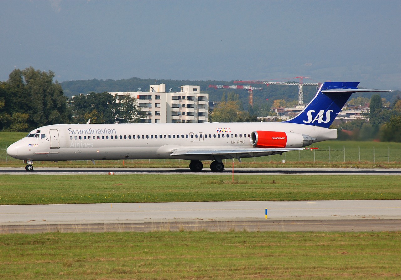 LN-RMU - MD-87 - SAS Scandinavian Airlines - GVA - 02-10-2007