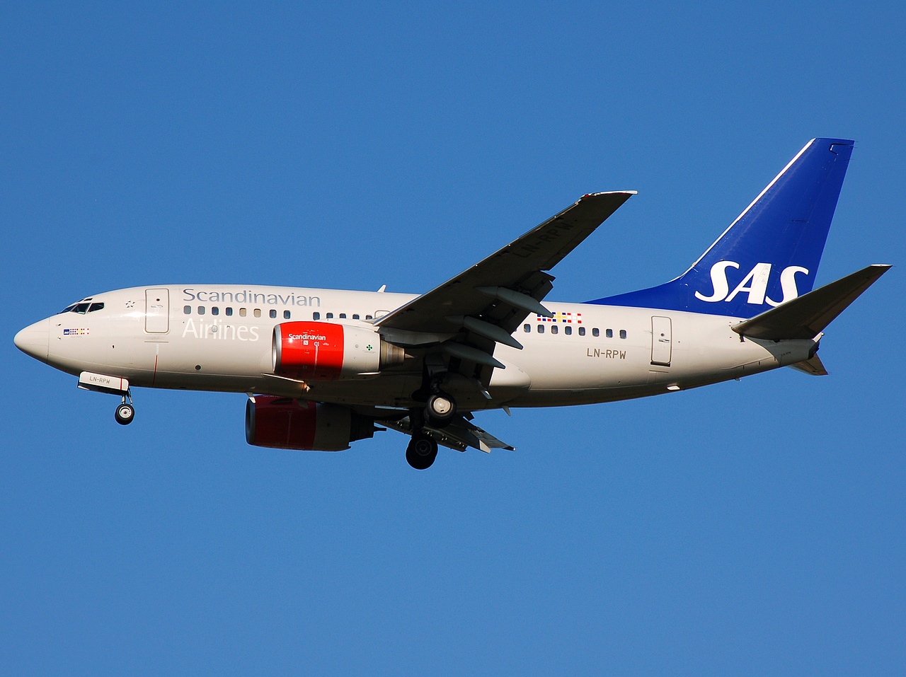 LN-RPW - 737-683 - SAS Scandinavian Airlines - VIE - 10-08-2007