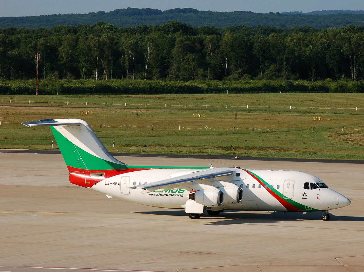 LZ-HBA - BAe 146-200 - Hemus Air - CGN - 18-05-2007b