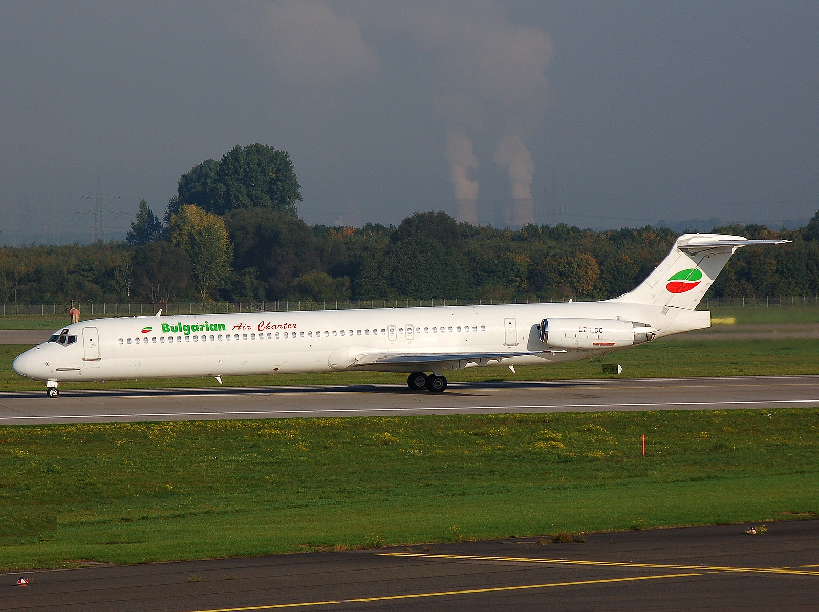 LZ-LDC - MD-82 - Bulgarian Air Charter - DUS - 05-10-2007
