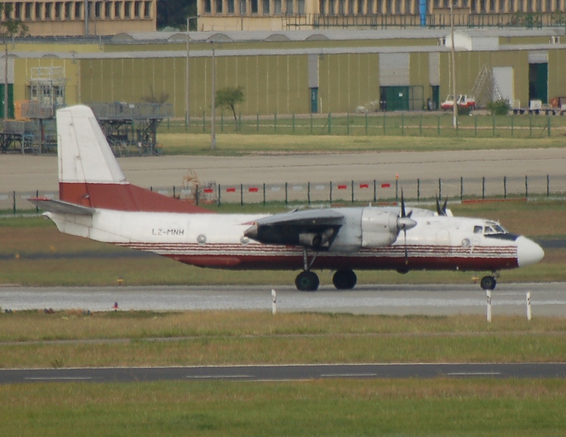 LZ-MNH - Antonov An-26 - DHL - BUD - 03-05-2007