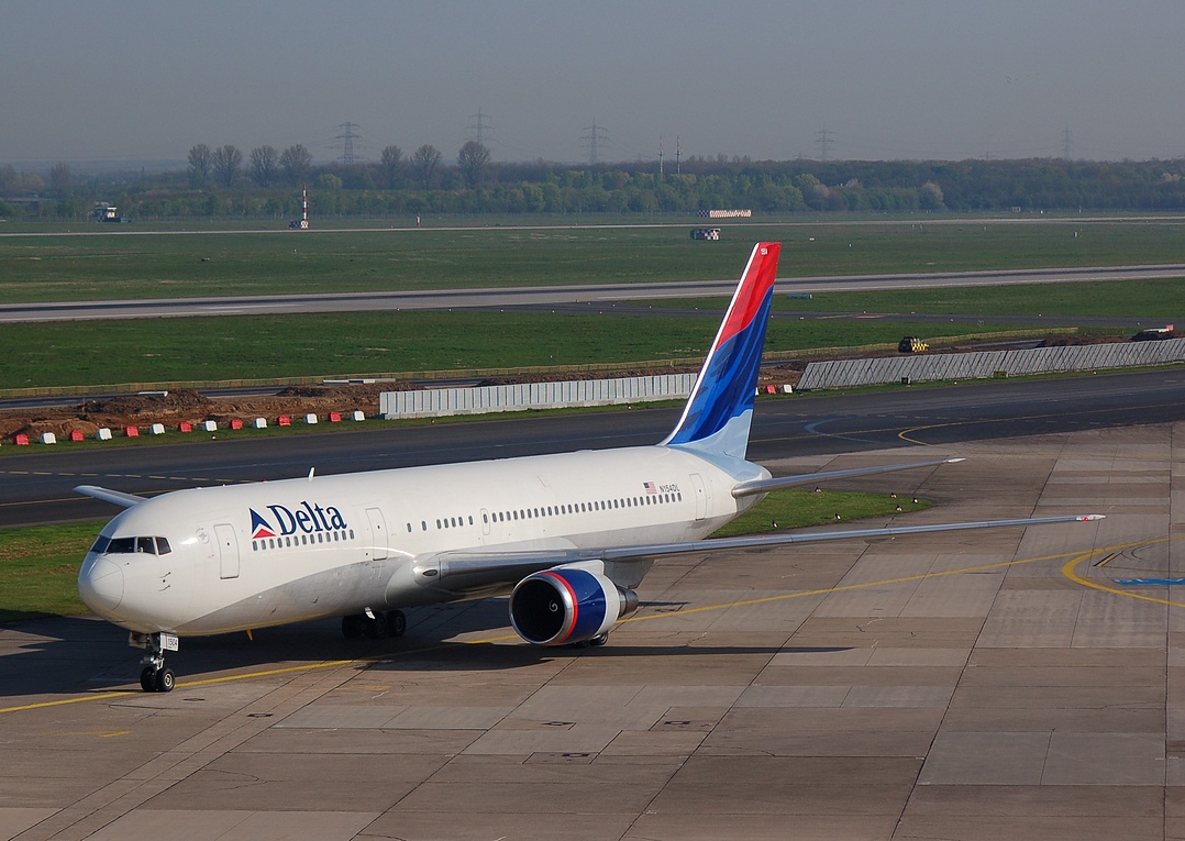 N154DL - 767-3P6(ER) - Delta Air Lines - DUS - 14-04-2007