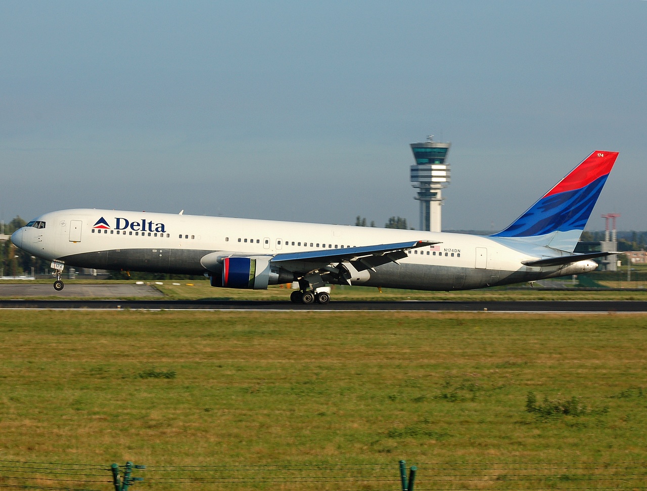 N174DN - 767-332(ER) - Delta Air Lines - BRU - 16-09-2007