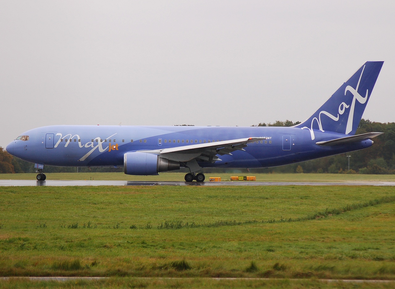 N253MY - 767-23B(ER) - Maxjet Airways - STN - 01-10-2007b