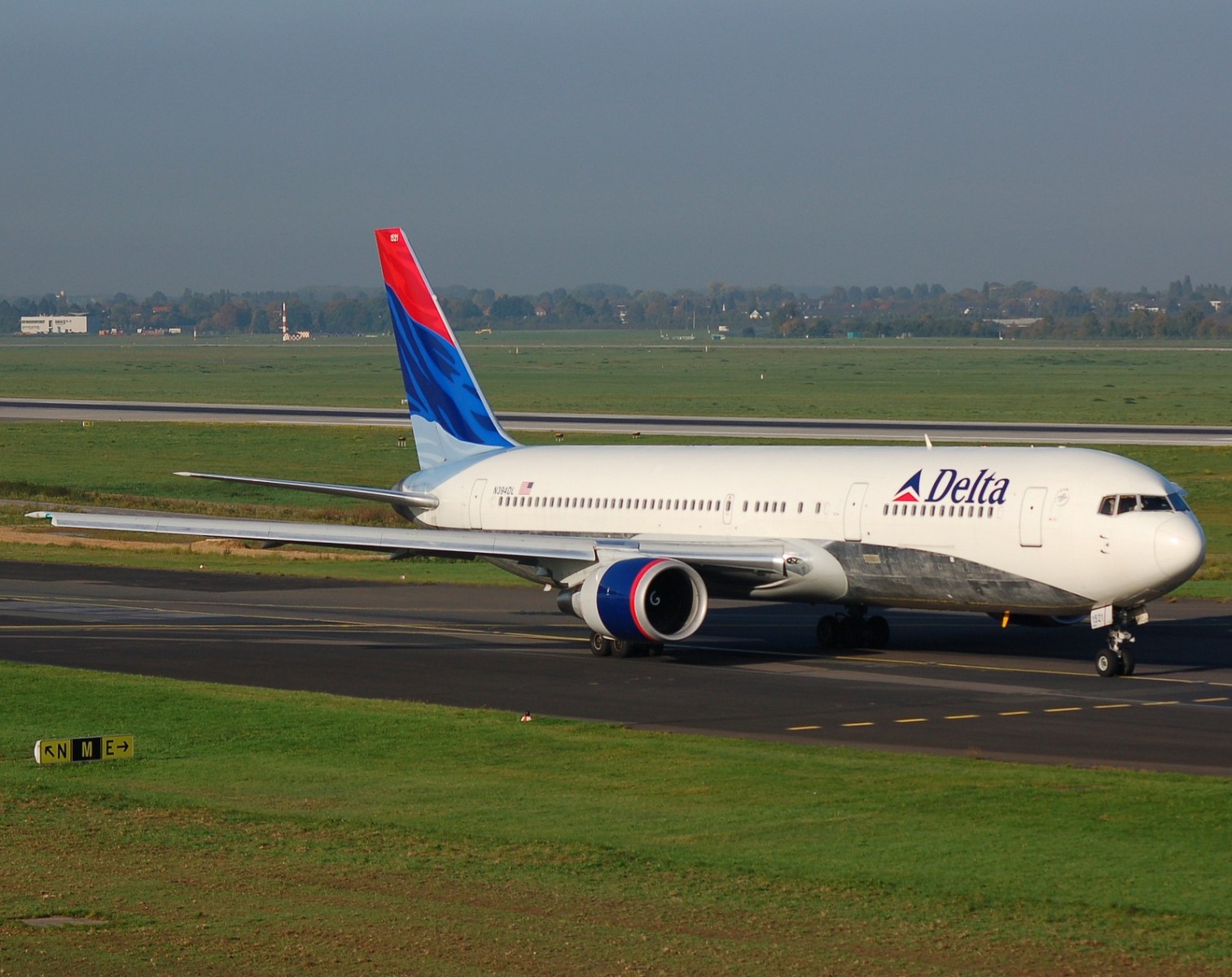 N394DL - 767-324(ER) - Delta Air Lines - DUS - 05-10-2007