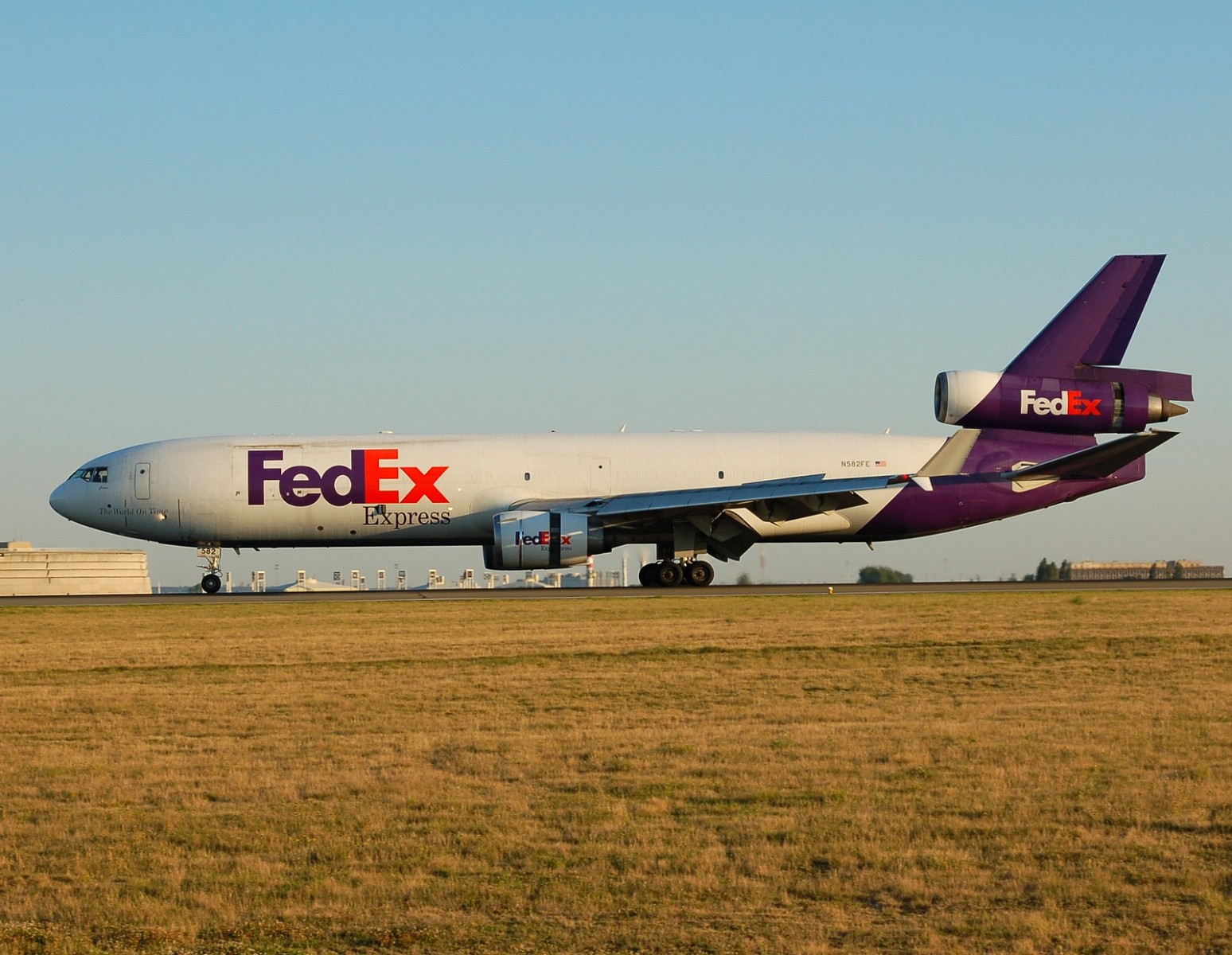 N582FE - MD-11F - Federal Express (FedEx) - CDG - 04-08-2007