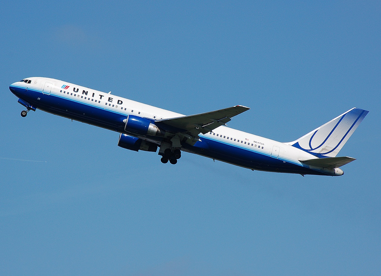 N647UA - 767-322(ER) - United Airlines - BRU - 11-08-2007