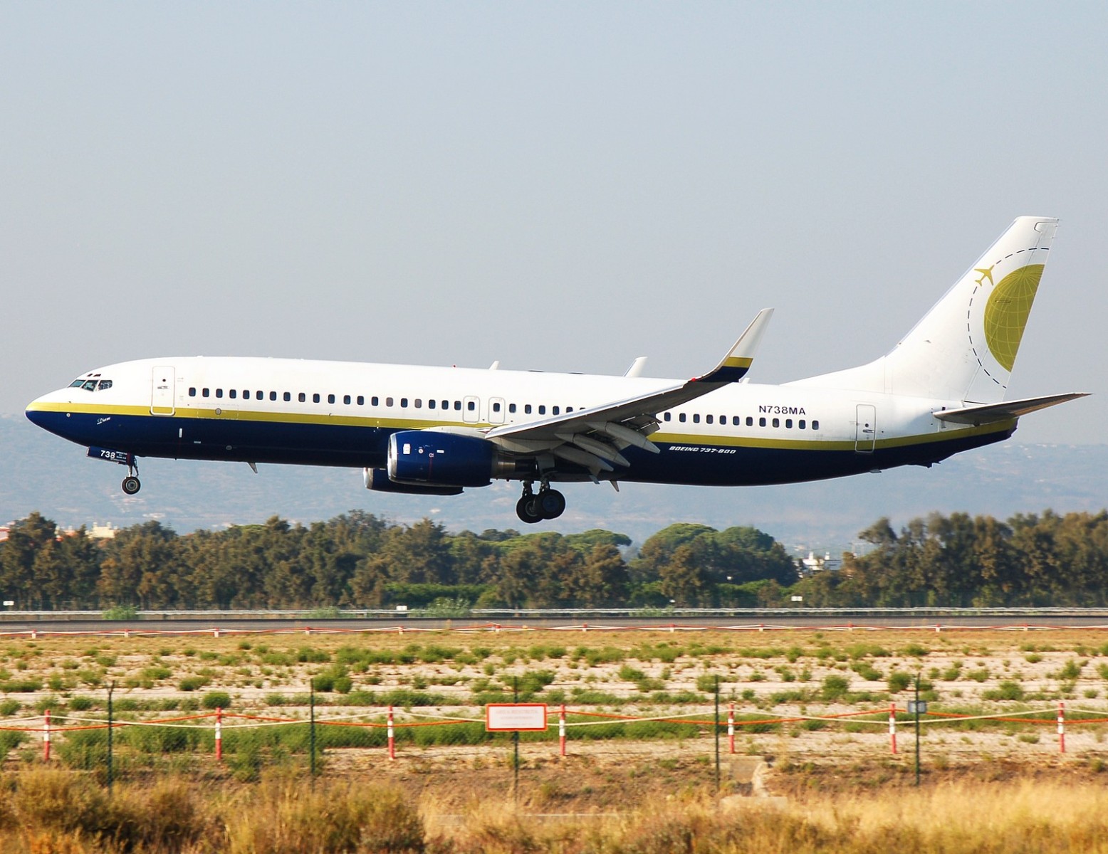 N738MA - 737-8Q8(WL) - Miami Air International - FAO - 31-08-2007b