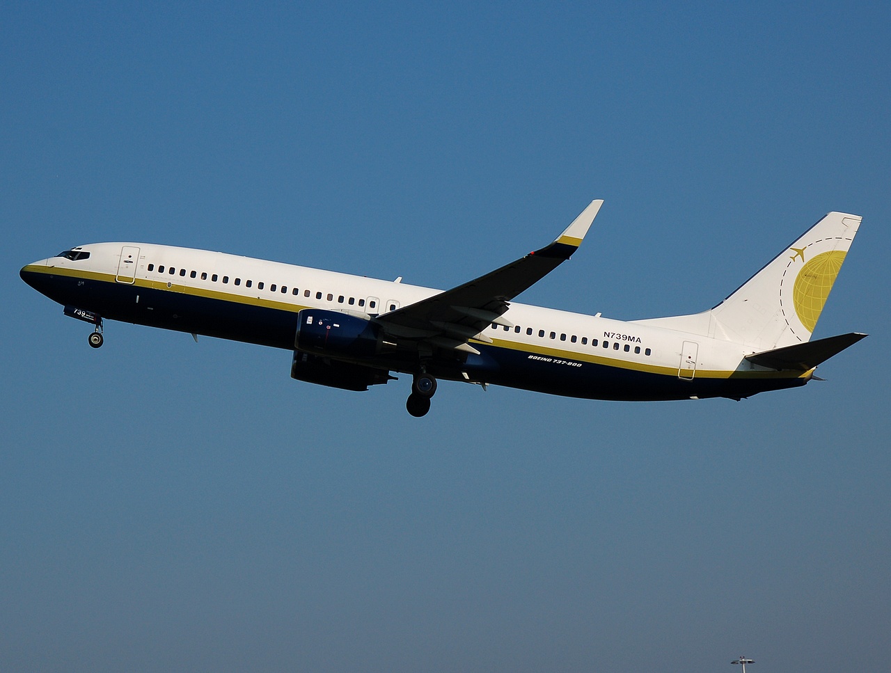 N739MA - 737-8Q8(WL) - Miami Air International - AMS - 12-08-2007