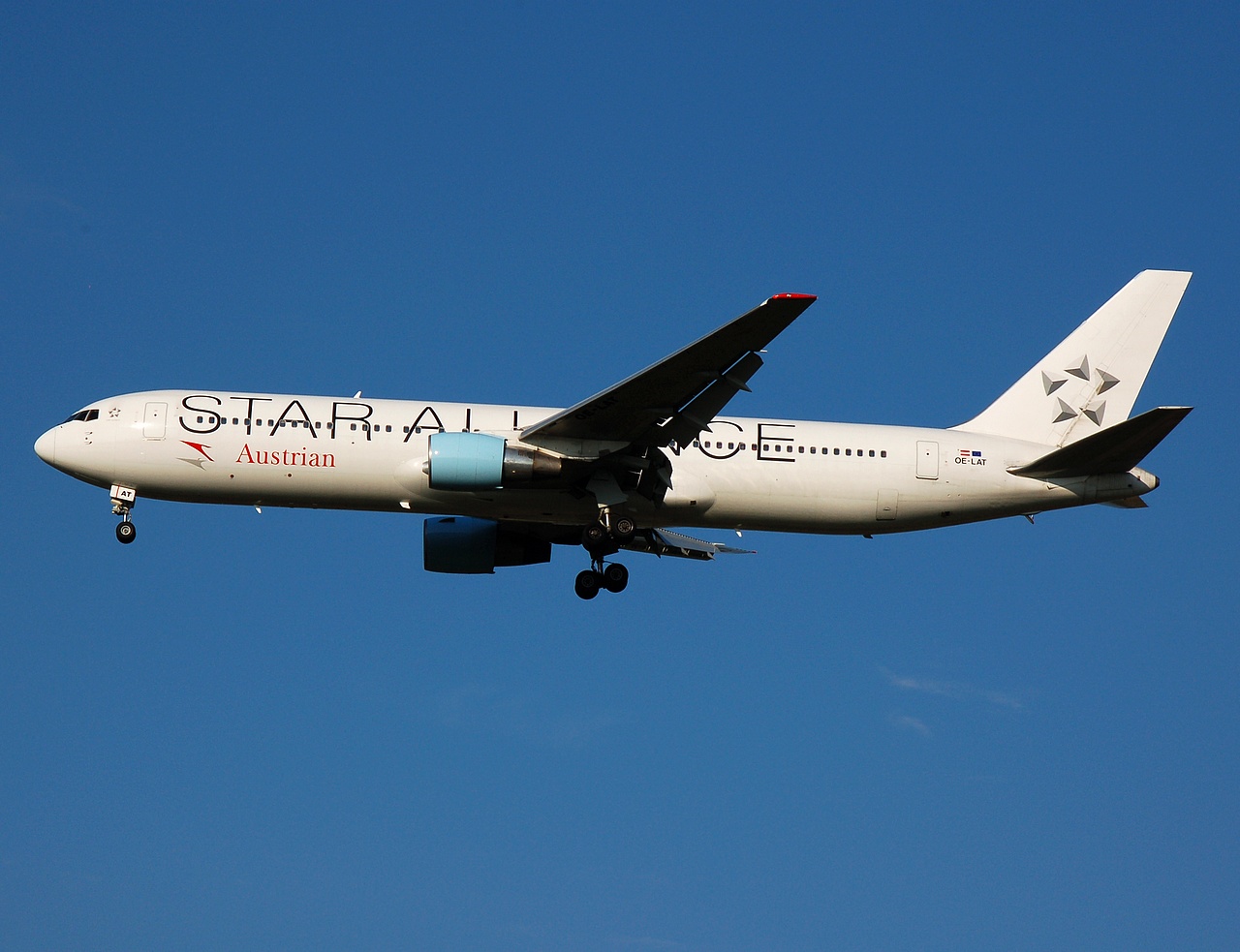 OE-LAT - 767-31A(ER) - Austrian Airlines - VIE - 10-08-2007n