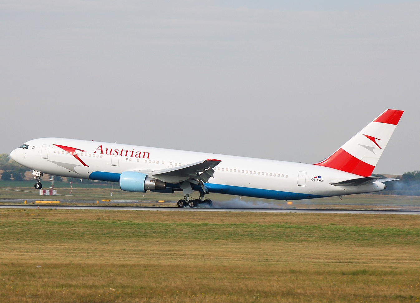 OE-LAX - 767-3Z9(ER) - Austrian Airlines - VIE - 09-08-2007b