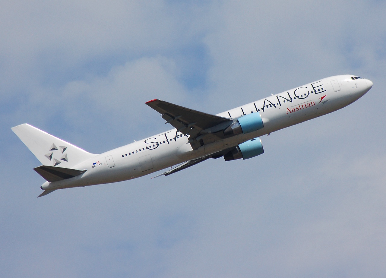 OE-LAZ - 767-3Z9(ER) - Austrian Airlines - VIE - 09-08-2007b