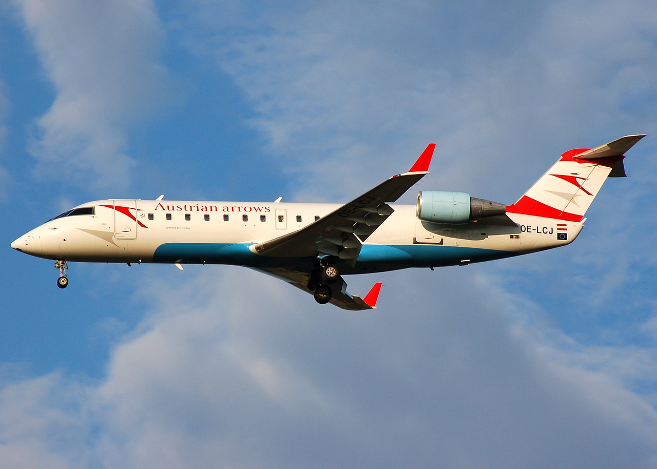 OE-LCJ - CRJ-200LR - Austrian Arrows - VIE - 10-08-2007