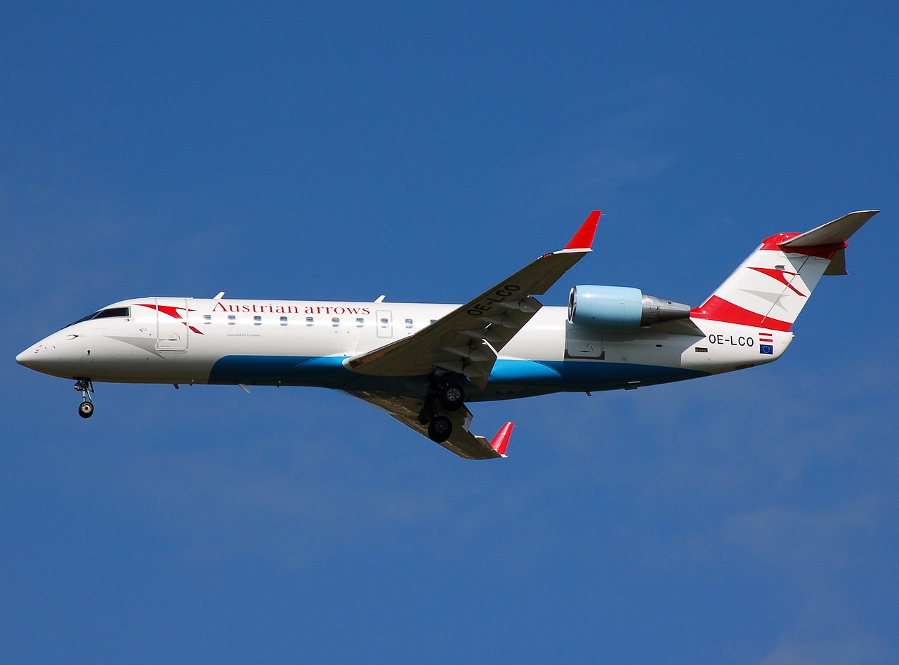 OE-LCO - CRJ-200LR - Austrian Arrows - VIE - 10-08-2007