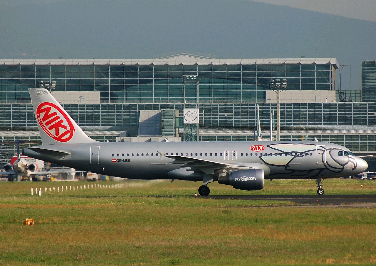 OE-LEE - A320-214 - Niki - FRA - 22-05-2007