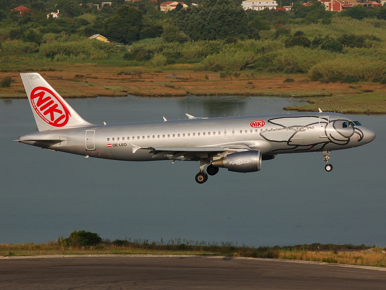 OE-LEO - A320-214 - Niki - CFU - 26-06-2007