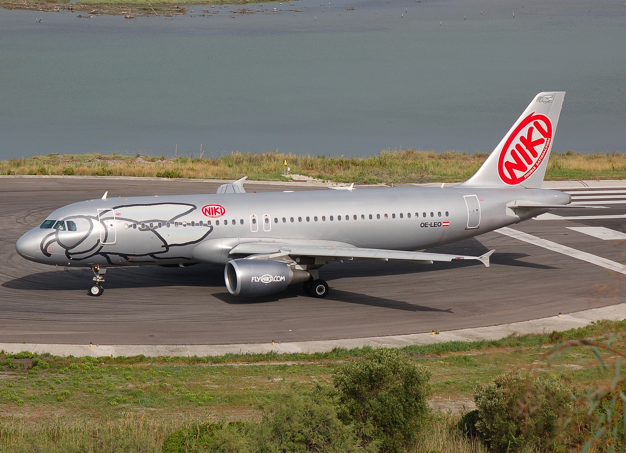 OE-LEO - A320-214 - Niki - CFU - 26-06-2007d