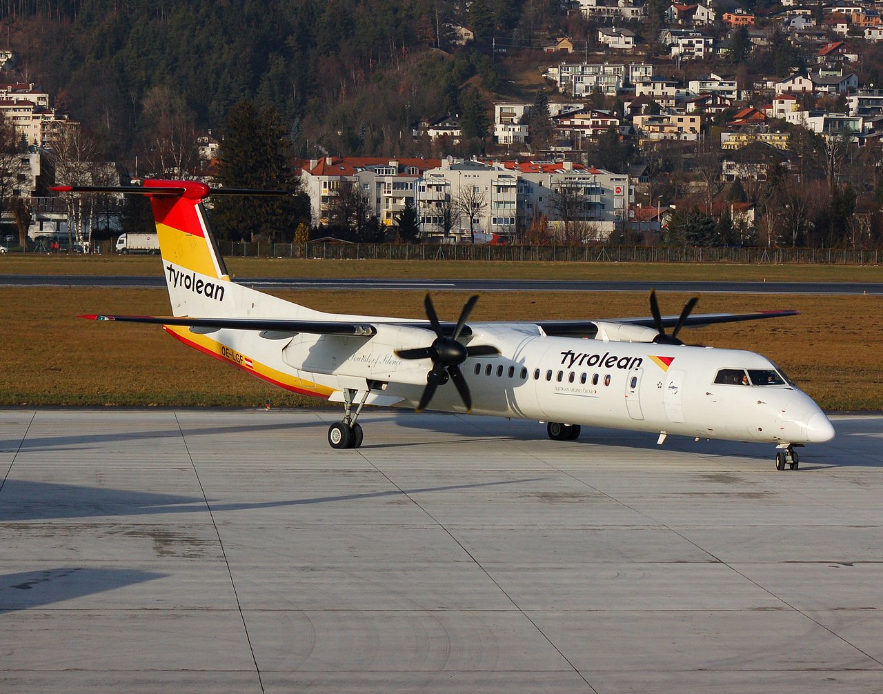 OE-LGF - DHC-8-402 - Tyrolean Airways - INN - 06-01-2007