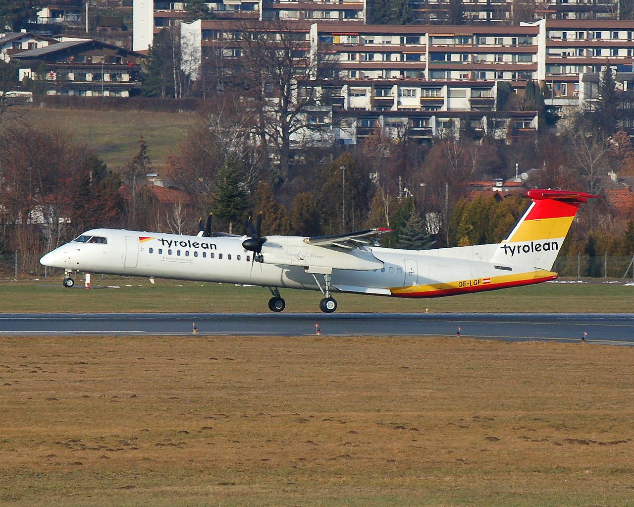 OE-LGF - DHC-8-402 - Tyrolean Airways - INN - 06-01-2007a