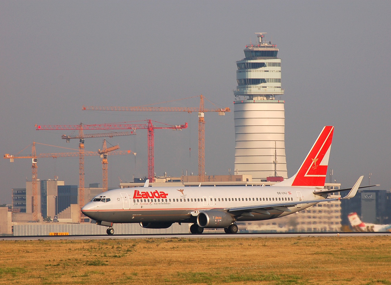 OE-LNJ - 737-8Z9(WL) - Lauda Air - VIE - 09-08-2007