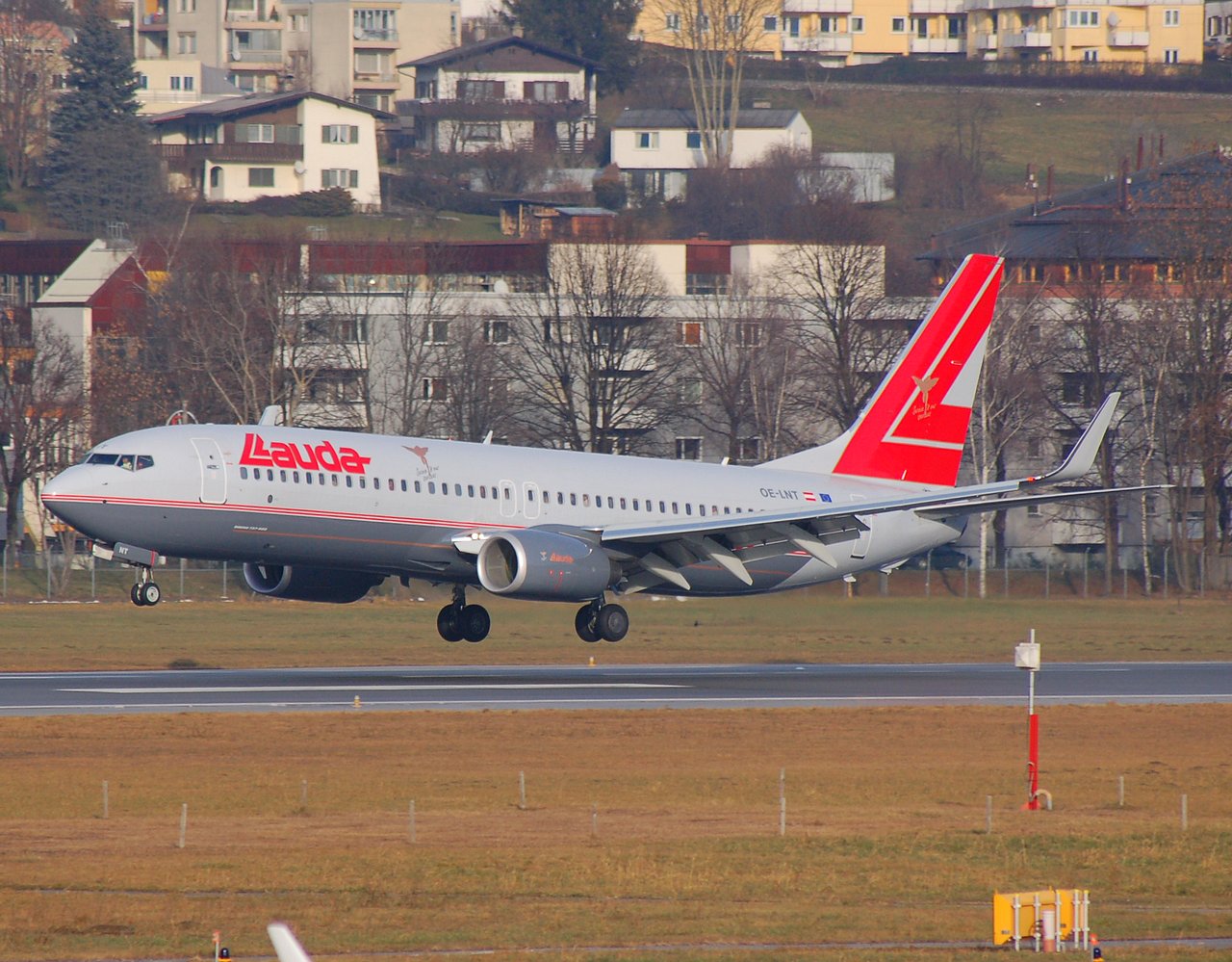 OE-LNT - 737-8Z9(WL) - Lauda Air - INN - 06-01-2007b