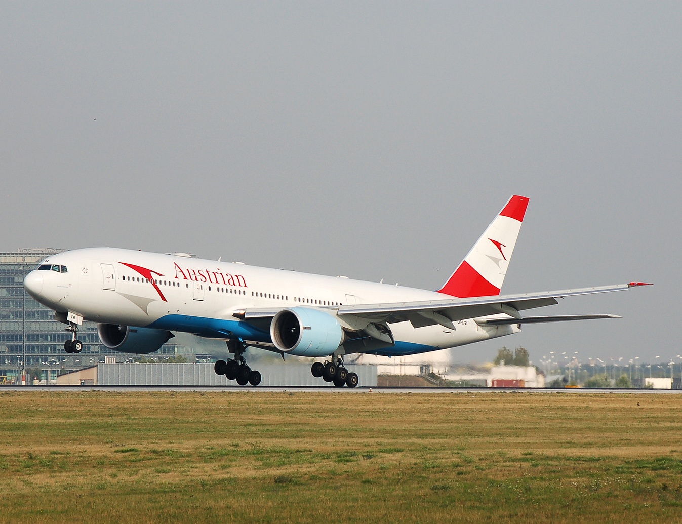 OE-LPB - 777-2Z9(ER) - Austrian Airlines - VIE - 09-08-2007