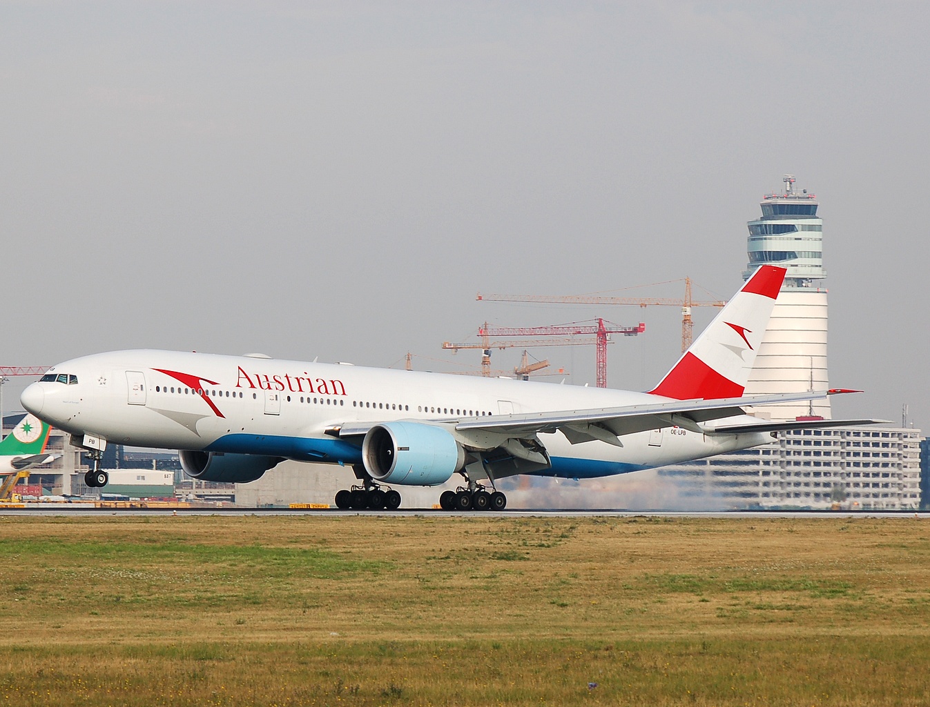 OE-LPB - 777-2Z9(ER) - Austrian Airlines - VIE - 09-08-2007b