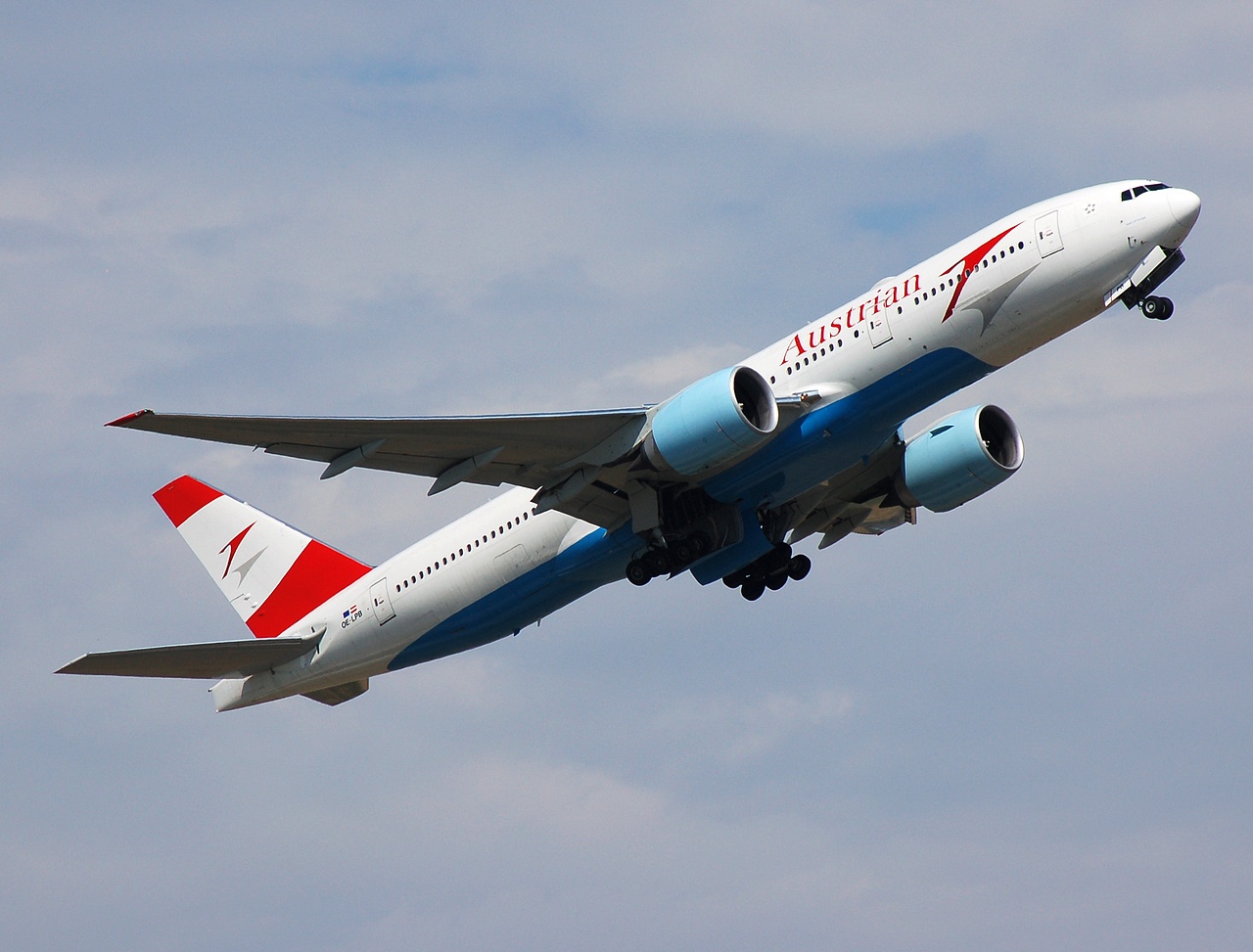 OE-LPB - 777-2Z9(ER) - Austrian Airlines - VIE - 09-08-2007d