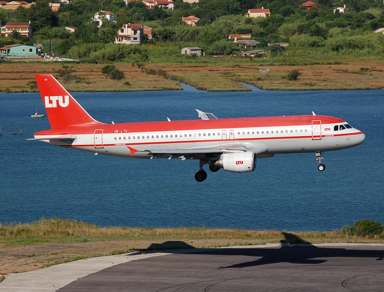 OE-LTU - A320-214 - LTU Austria - CFU - 28-06-2007