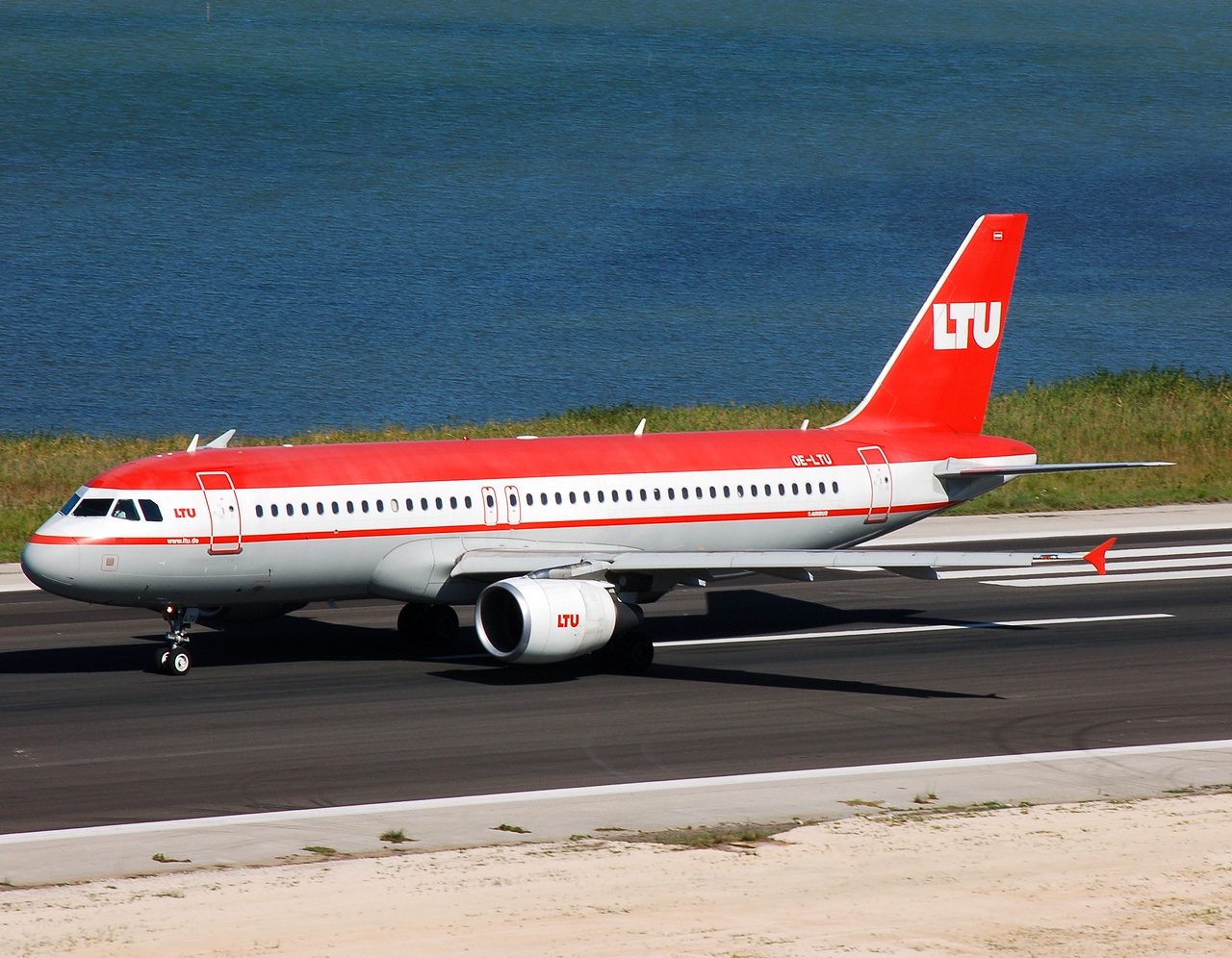 OE-LTU - A320-214 - LTU Austria - CFU - 28-06-2007b