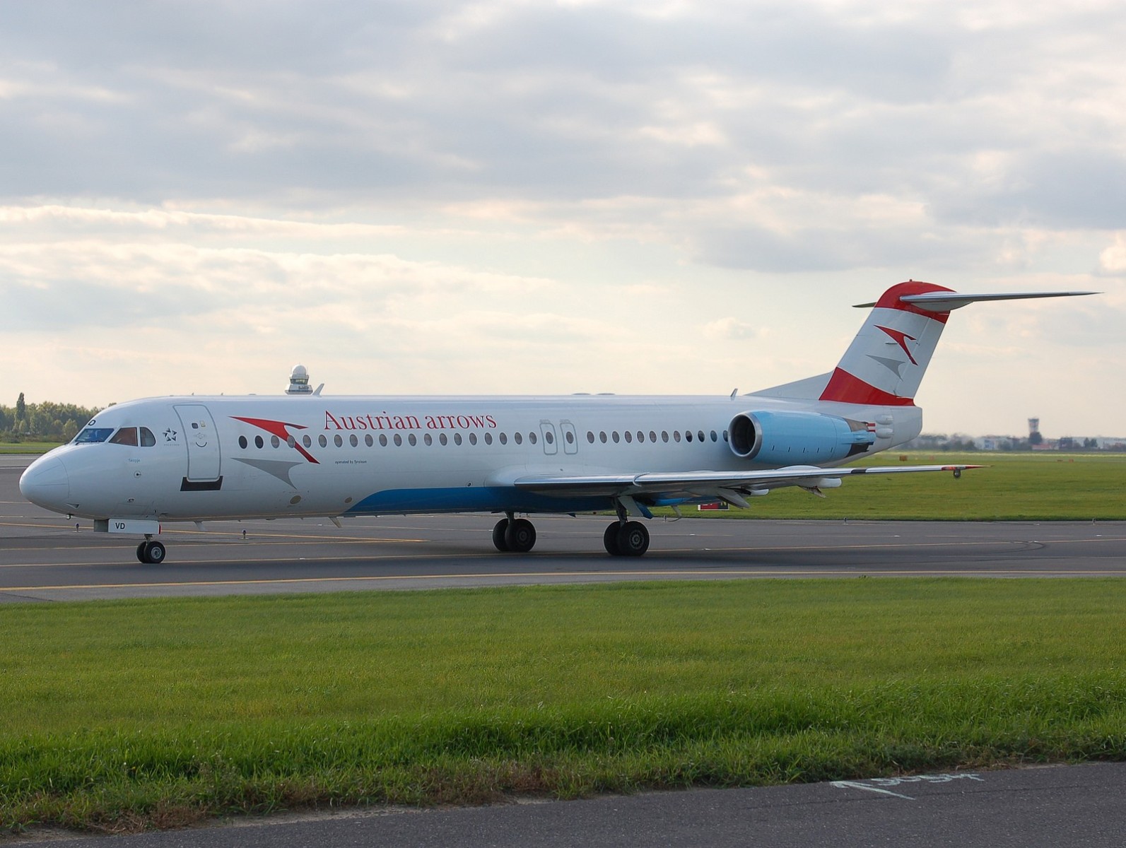 OE-LVD - Fokker 100 - Austrian Arrows - WAW - 20-09-2007