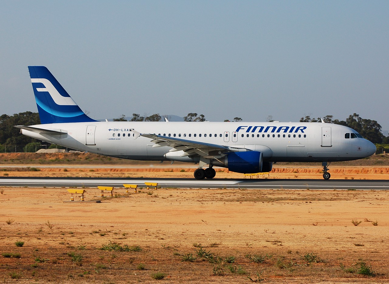 OH-LXA - A320-214 - Finnair - FAO - 01-09-2007b