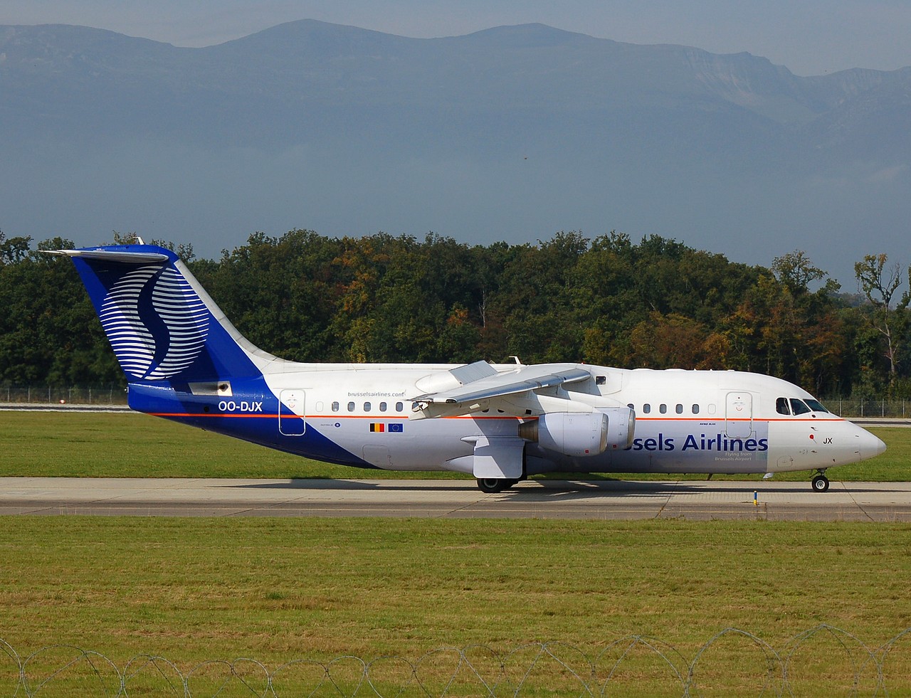 OO-DJX - RJ85 - Brussels Airlines - GVA - 02-10-2007
