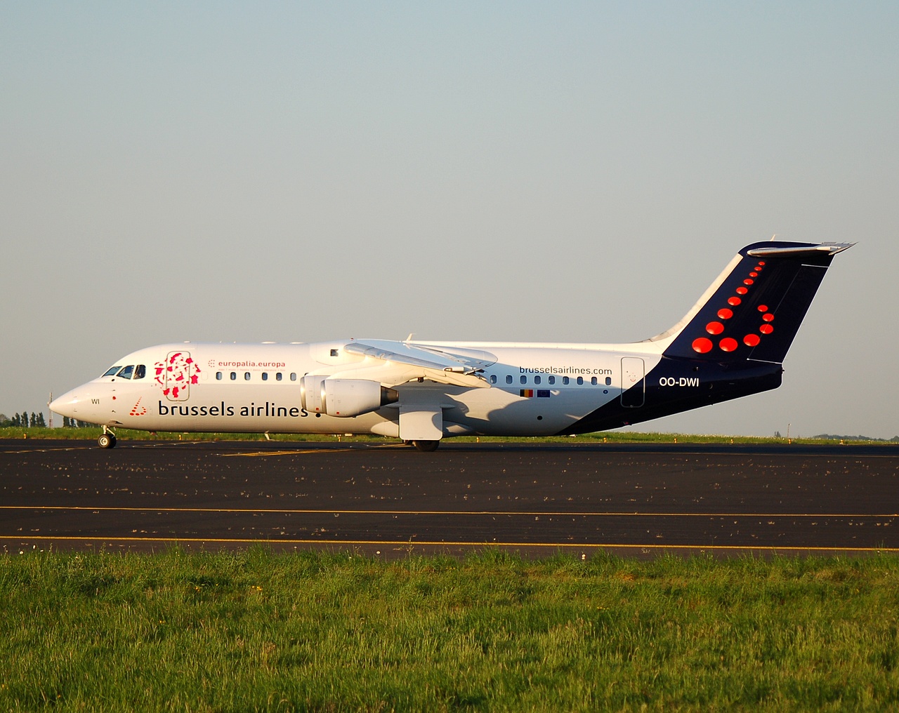 OO-DWI - RJ100 - Brussels Airlines - BRU - 01-05-2007